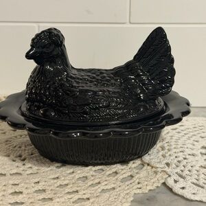 Mosser new Black Hen on nest Shaped Covered Dish